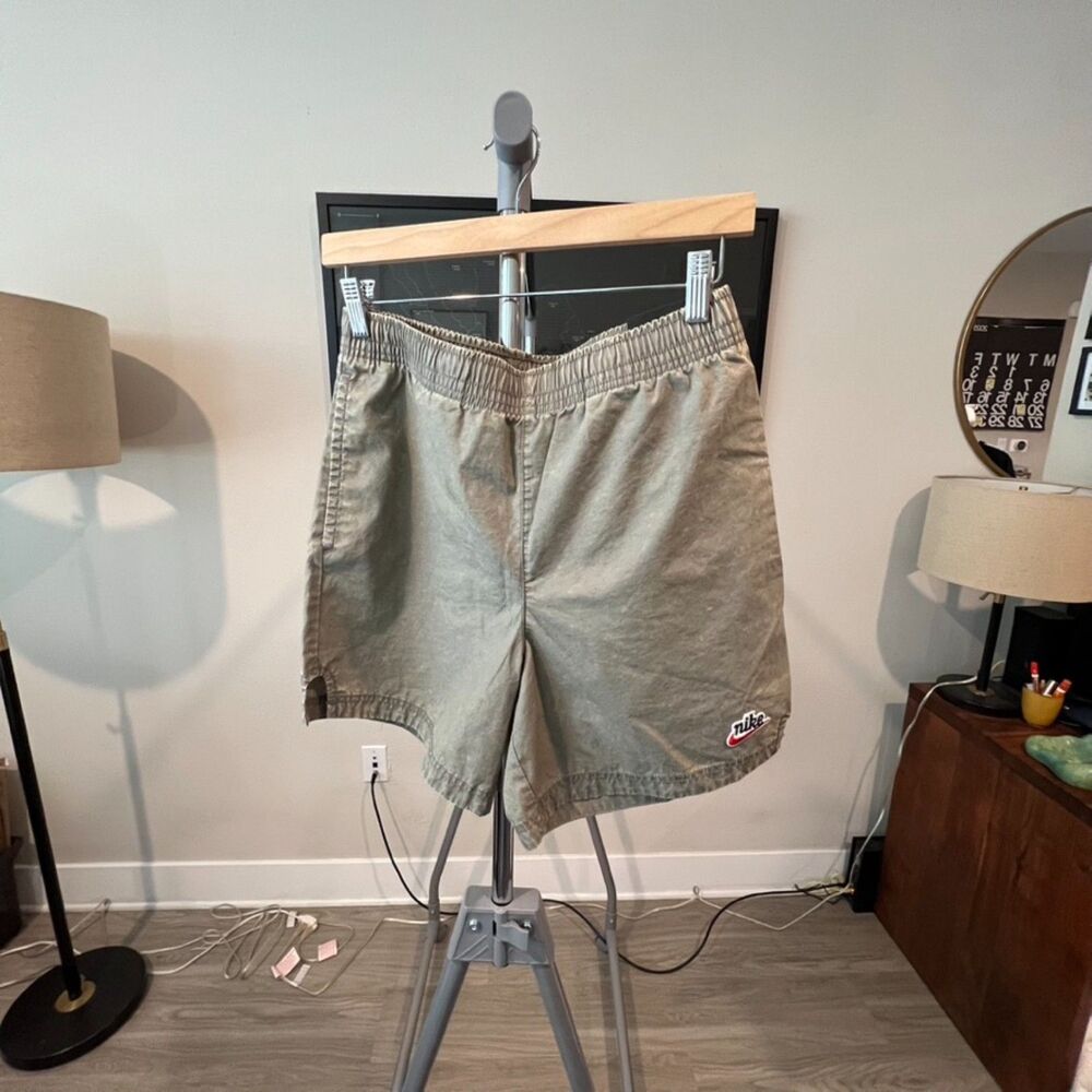 Nike - Sportswear Heritage Essentials Woven Flow Shorts - Light Army